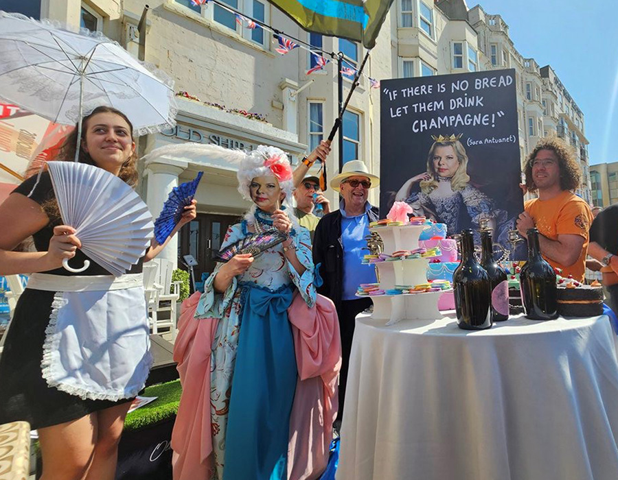 Demonstranten in Brighton tegen Sara Netanyahu